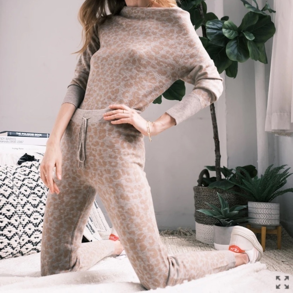 heartloom Iris Jogger Leopard Print Lounge Pants - Picture 2 of 7
